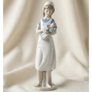 Nao by Lladró Porcelain Figurine Nurse With Baby #0709 Mint Condition 13.5"